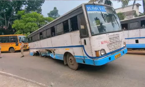 കാറുമായി കൂട്ടിയിടിച്ചു; കെഎസ്ആർടിസി ബസിൻെ ആക്‌സിൽ ഇളകിപ്പോന്നു