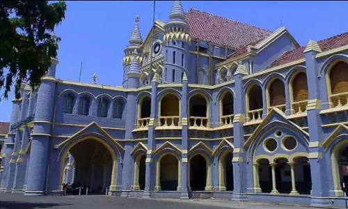 Husband forcing wife to quit job is cruelty: Madhya Pradesh High Court