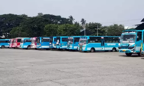 തൃശൂരിൽ ബസ് ജീവനക്കാരുടെ മിന്നൽ പണിമുടക്ക്