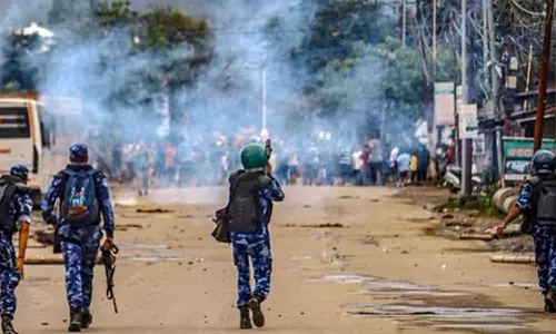 സംഘർഷത്തിന് അയവില്ല; മണിപ്പൂരിൽ ഇന്റർനെറ്റ് നിരോധനം നീട്ടി