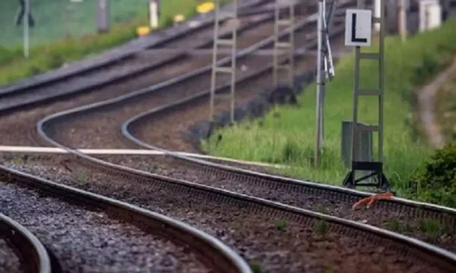 ട്രെയിൻ തട്ടി പ്ലസ് വൺ വിദ്യാർഥിനി മരിച്ചു ട്രെയിൻ തട്ടി പ്ലസ് വൺ വിദ്യാർഥിനി മരിച്ചു