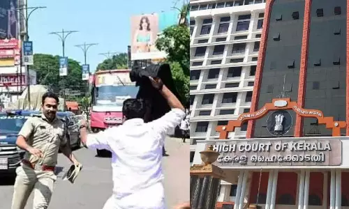 Kerala High Court dismisses case registered against Congress workers for protesting against CM Pinarayi Vijayan by waving black flag in Paravur Kerala High Court dismisses case registered against Congress workers for protesting against CM Pinarayi Vijayan by waving black flag in Paravur