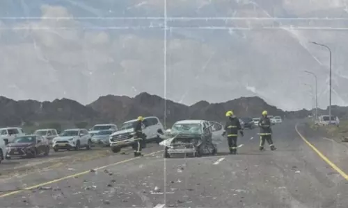 Car accident in Mudaibi, Oman; Two dead, 22 injured