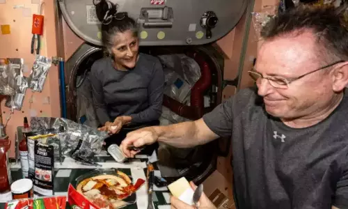 ബഹിരാകാശത്ത് എന്താണ് സുനിത വില്യംസ് കഴിക്കുന്നത്; ​തിരഞ്ഞ് നെറ്റിസൺസ്