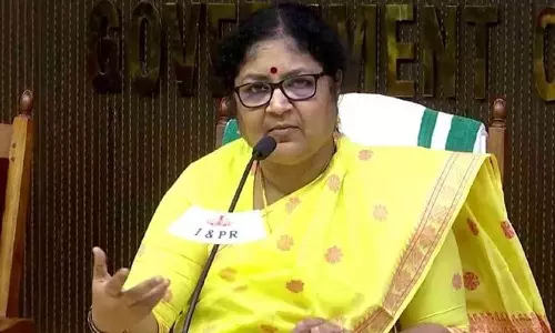 നാലുവർഷ ബിരുദ പരീക്ഷാ ഫീസ് വർധന പുനഃപരിശോധിക്കാൻ നിർദേശം നൽകി മന്ത്രി നാലുവർഷ ബിരുദ പരീക്ഷാ ഫീസ് വർധന പുനഃപരിശോധിക്കാൻ നിർദേശം നൽകി മന്ത്രി