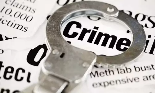 മോഷണം തടയാൻ ശ്രമിച്ചു; സുരക്ഷാ ഉദ്യോഗസ്ഥനെ കുത്തിപ്പരിക്കേൽപ്പിച്ച് യുവതി