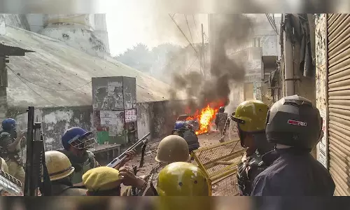 ശാഹി മസ്ജിദ് കമ്മിറ്റി പ്രസിഡന്റ് കസ്റ്റഡിയിൽ; പ്രസിഡന്റ് സംഘർഷത്തിന് പ്രേരിപ്പിച്ചെന്ന് യുപി പൊലീസ്