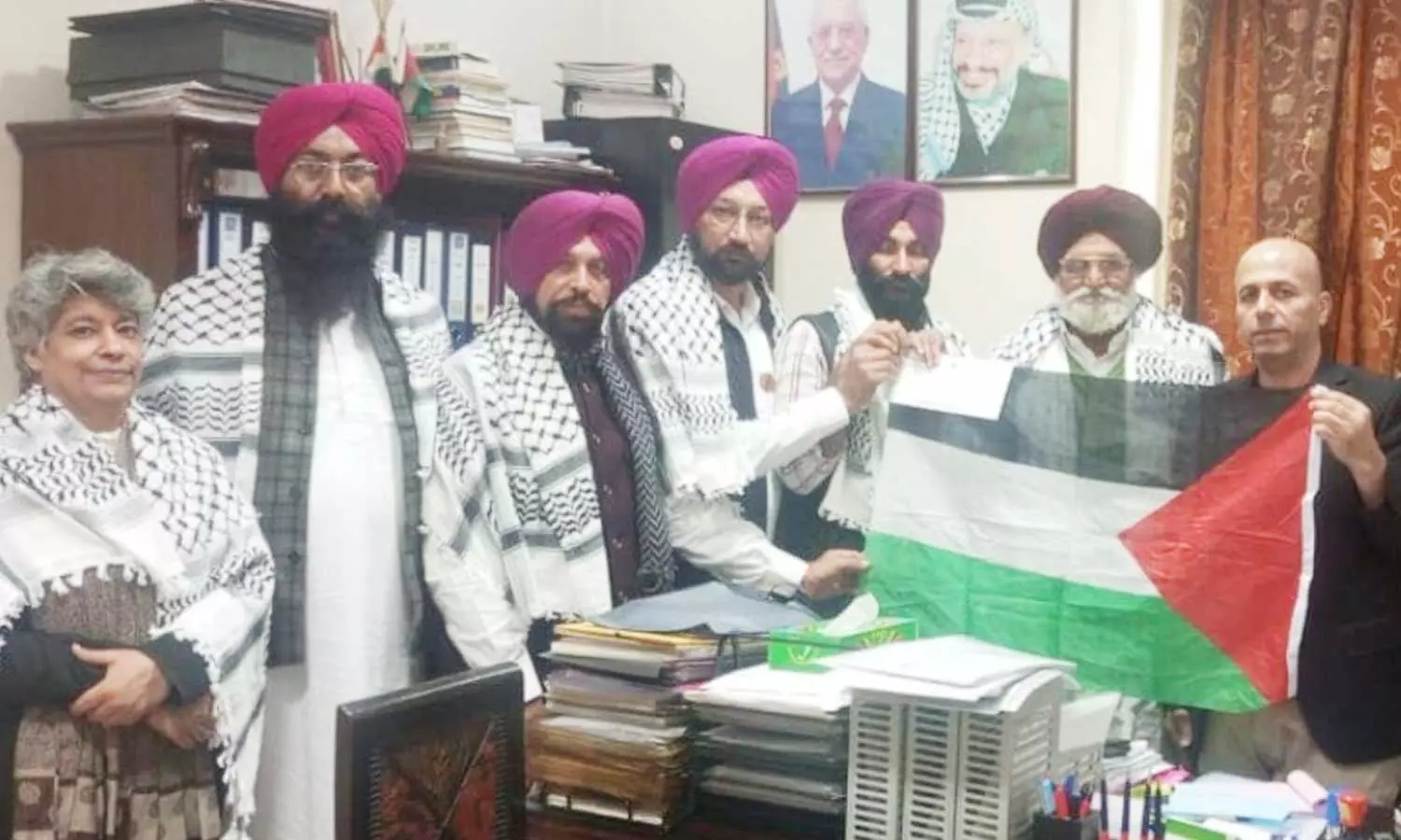 മനുഷ്യചരിത്രത്തിലെ ഏറ്റവും ഭീകരമായ വംശഹത്യ; ഫലസ്തീനികൾക്ക് കൈത്താങ്ങുമായി സിഖ് കർഷക സംഘം, അഞ്ച് ലക്ഷം കൈമാറി മനുഷ്യചരിത്രത്തിലെ ഏറ്റവും ഭീകരമായ വംശഹത്യ; ഫലസ്തീനികൾക്ക് കൈത്താങ്ങുമായി സിഖ് കർഷക സംഘം, അഞ്ച് ലക്ഷം കൈമാറി