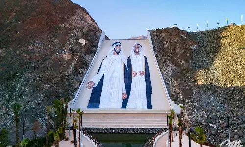 ഹത്ത വെള്ളച്ചാട്ടത്തിൽ മാർബിൾ കൊണ്ടൊരു ചിത്രം; രാഷ്ട്രശിൽപികളുടെ അപൂർവ ചിത്രത്തിന് ലോകറെക്കോർഡ്