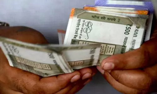 ക്ഷേമ പെൻഷൻ കൈപറ്റുന്നവരിൽ സർക്കാർ ജീവനക്കാരും; പെൻഷൻ വാങ്ങുന്നത് ഗസറ്റഡ് ഉദ്യോഗസ്ഥരടക്കം 1458 പേർ