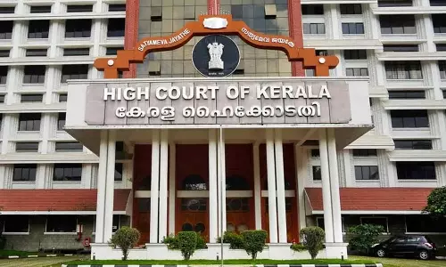 ഷവര്മ കടകളിൽ കര്ശന പരിശോധന വേണമെന്ന് ഹൈക്കോടതി ഷവര്മ കടകളിൽ കര്ശന പരിശോധന വേണമെന്ന് ഹൈക്കോടതി