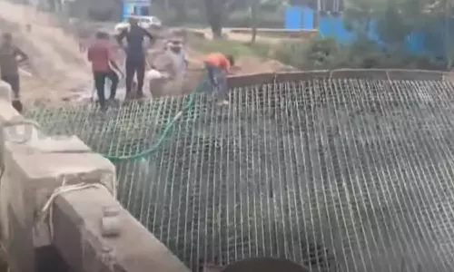 കൊല്ലത്ത് നിർമാണത്തിലിരുന്ന പാലം തകർന്നു; അപകടം കോണ്‍ക്രീറ്റ് ജോലിക്കിടെ, ആർക്കും പരിക്കില്ല