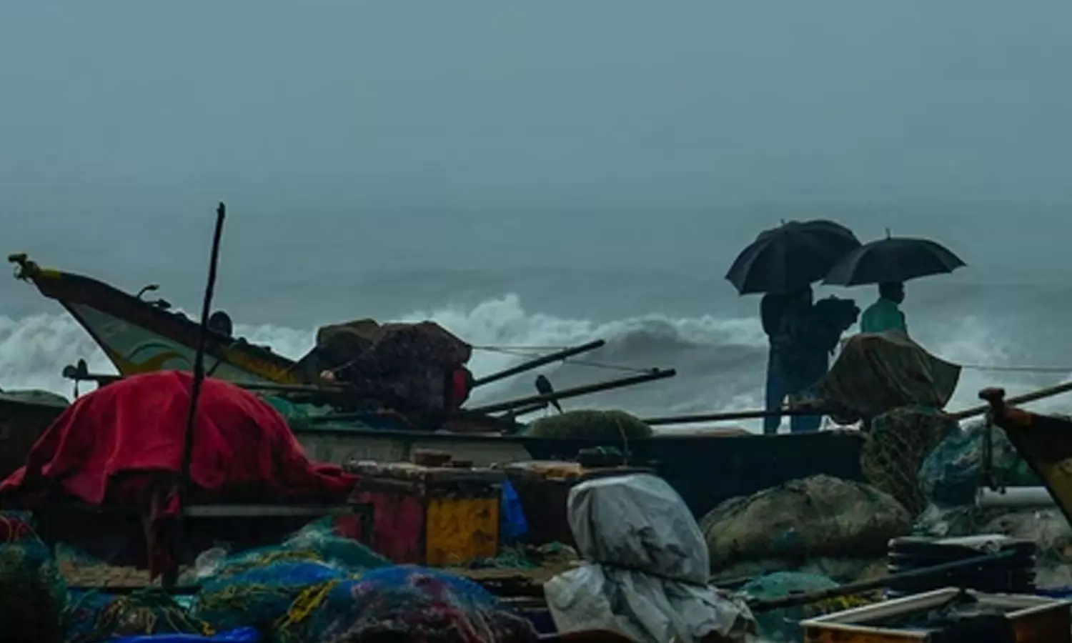 ഫെംഗൽ ചുഴലിക്കാറ്റ്: തമിഴ്നാട്ടിൽ കനത്ത മഴ തുടരുന്നു; സ്കൂളുകൾക്ക് ഇന്ന് അവധി ഫെംഗൽ ചുഴലിക്കാറ്റ്: തമിഴ്നാട്ടിൽ കനത്ത മഴ തുടരുന്നു; സ്കൂളുകൾക്ക് ഇന്ന് അവധി