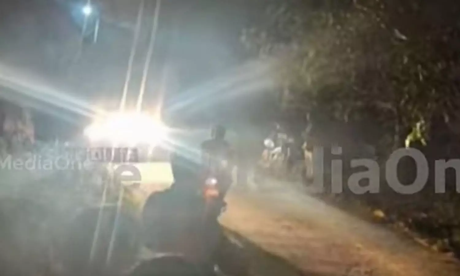 കോഴിക്കോട് ചേളന്നൂരിൽ കുന്നിടിച്ച് മണ്ണെടുക്കുന്നതിനെതിരെ പ്രതിഷേധം