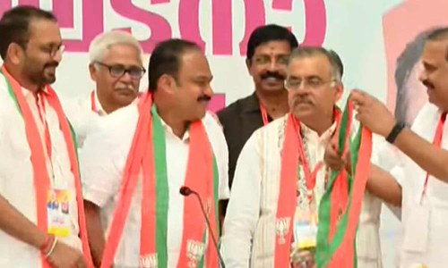 കായംകുളത്ത് സിപിഎം നേതാവ് ബിജെപിയിൽ; പാർട്ടി വിട്ടത് ജില്ലാ പഞ്ചായത്തംഗം ബിപിൻ സി.ബാബു