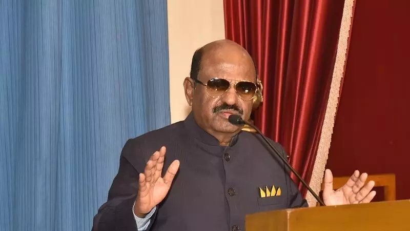 ഗാന്ധി വധത്തിൽ ആർഎസ്എസ് അനുകൂല പ്രസ്താവനയുമായി ബംഗാൾ ഗവർണർ ഗാന്ധി വധത്തിൽ ആർഎസ്എസ് അനുകൂല പ്രസ്താവനയുമായി ബംഗാൾ ഗവർണർ