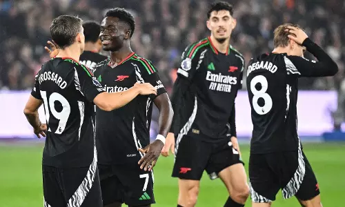 അഞ്ചടിയില് വെസ്റ്റ്ഹാമിനെ വീഴ്ത്തി ഗണ്ണേഴ്സ്; പ്രീമിയര് ലീഗില് രണ്ടാം സ്ഥാനത്ത് അഞ്ചടിയില് വെസ്റ്റ്ഹാമിനെ വീഴ്ത്തി ഗണ്ണേഴ്സ്; പ്രീമിയര് ലീഗില് രണ്ടാം സ്ഥാനത്ത്