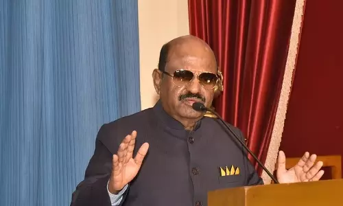 ഗാന്ധി വധത്തിൽ ആർഎസ്എസ് അനുകൂല പ്രസ്താവനയുമായി ബംഗാൾ ഗവർണർ