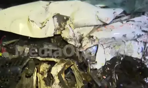 കളർകോട് അപകടം: രക്തത്തിൽ കുളിച്ച് വിദ്യാർഥികൾ; ​കാറിൽ ഉണ്ടായിരുന്നത് 11 പേർ