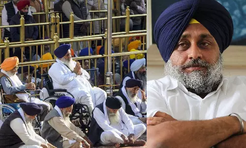 ടോയ്‌ലെറ്റ് ക്ലീനിങ്, പാത്രങ്ങൾ കഴുകൽ, ഷൂ വൃത്തിയാക്കൽ; പഞ്ചാബ് മുൻ ഉപമുഖ്യമന്ത്രി സുഖ്ബീർ സിങ് ബാദലിനെതിരെ ശിക്ഷാനടപടികളുമായി സിഖ് കോടതി