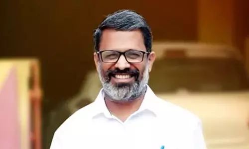 ട്രോളി ബാഗ് വിവാദം: കോൺഗ്രസ് നേതാക്കളെ കുറവാസംഘത്തെ ചോദ്യംചെയ്യുംപോലെ ചോദ്യംചെയ്യണം; സുരേഷ് ബാബു