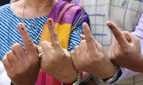 ഇവിഎം ക്രമക്കേട് ആരോപണങ്ങള്‍ക്കിടെ ബാലറ്റിൽ റീപോളിങ് പ്രഖ്യാപിച്ച് മഹാരാഷ്ട്ര ഗ്രാമം; പൊലീസ് ഇടപെട്ട് തടഞ്ഞു