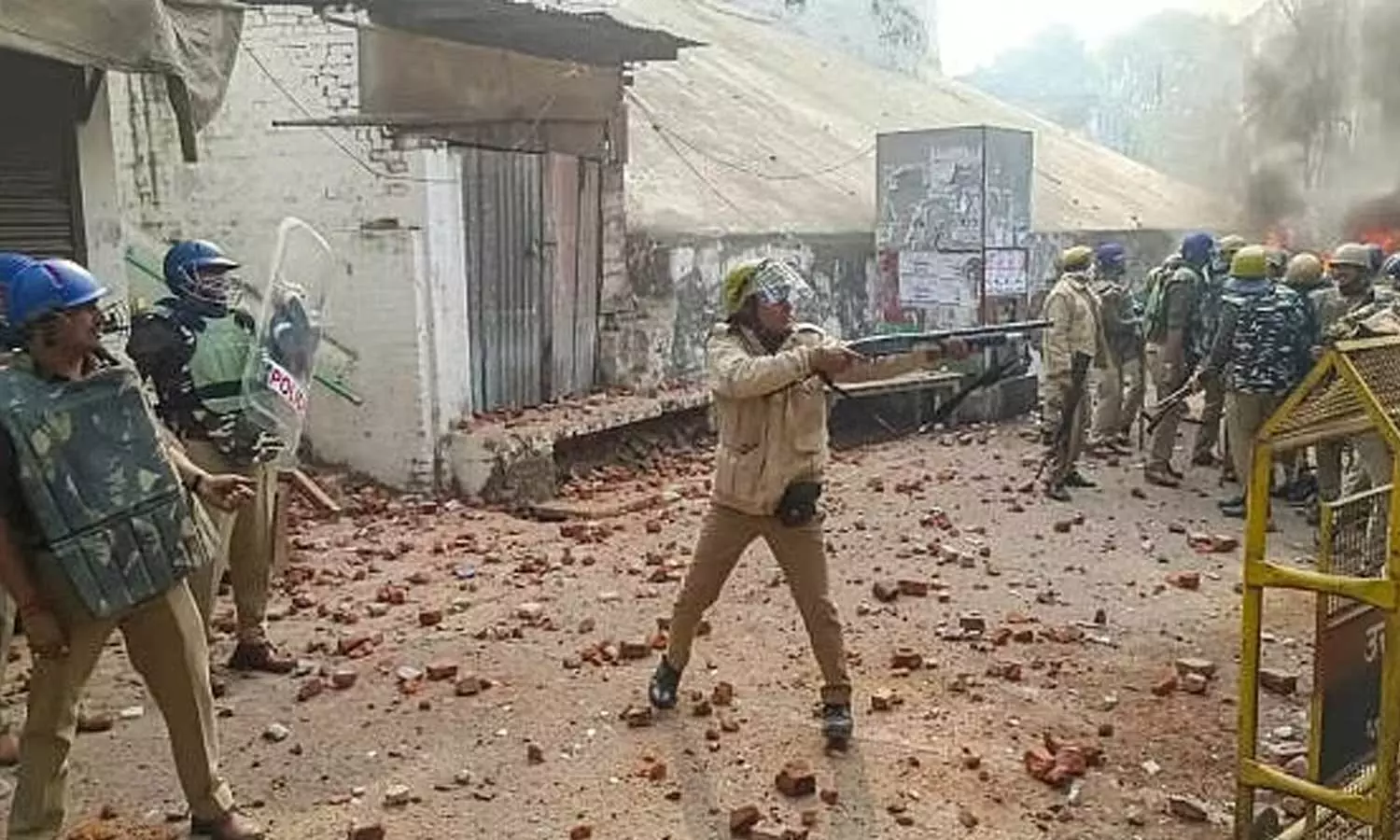 ബാബറി മസ്ജിദ് ദിനം; സംഭാലിൽ സുരക്ഷ ശക്തമാക്കി പൊലീസ് ബാബറി മസ്ജിദ് ദിനം; സംഭാലിൽ സുരക്ഷ ശക്തമാക്കി പൊലീസ്