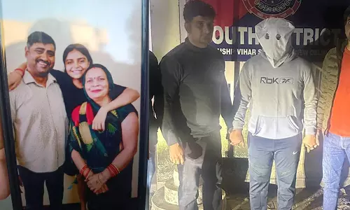 നീണ്ട നാളായി പക, ഉറങ്ങുന്നതിനിടെ കഴുത്തറുത്തു; മാതാപിതാക്കളെയും സഹോദരിയേയും കൊന്നത് 20 കാരൻ