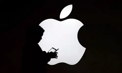 സാംസങ്ങിന്റെ ട്രോളിന് മറുപടിയോ? ആദ്യ ഫോൾഡബിൾ ഐഫോൺ 2026ൽ?