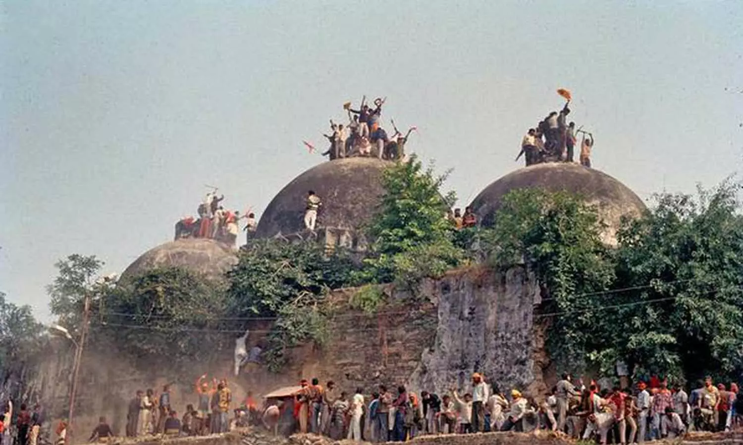 ഇന്ത്യയുടെ നെഞ്ചിലെ ഉണങ്ങാത്ത മുറിവ്; ബാബരി മസ്ജിദ് തകർക്കപ്പെട്ടിട്ട് ഇന്ന് 32 വർഷം ഇന്ത്യയുടെ നെഞ്ചിലെ ഉണങ്ങാത്ത മുറിവ്; ബാബരി മസ്ജിദ് തകർക്കപ്പെട്ടിട്ട് ഇന്ന് 32 വർഷം