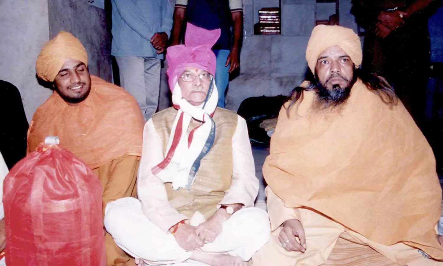 മുരളി മനോഹര് ജോഷി അജ്മീര് ദര്ഗയില് മുരളി മനോഹര് ജോഷി അജ്മീര് ദര്ഗയില്