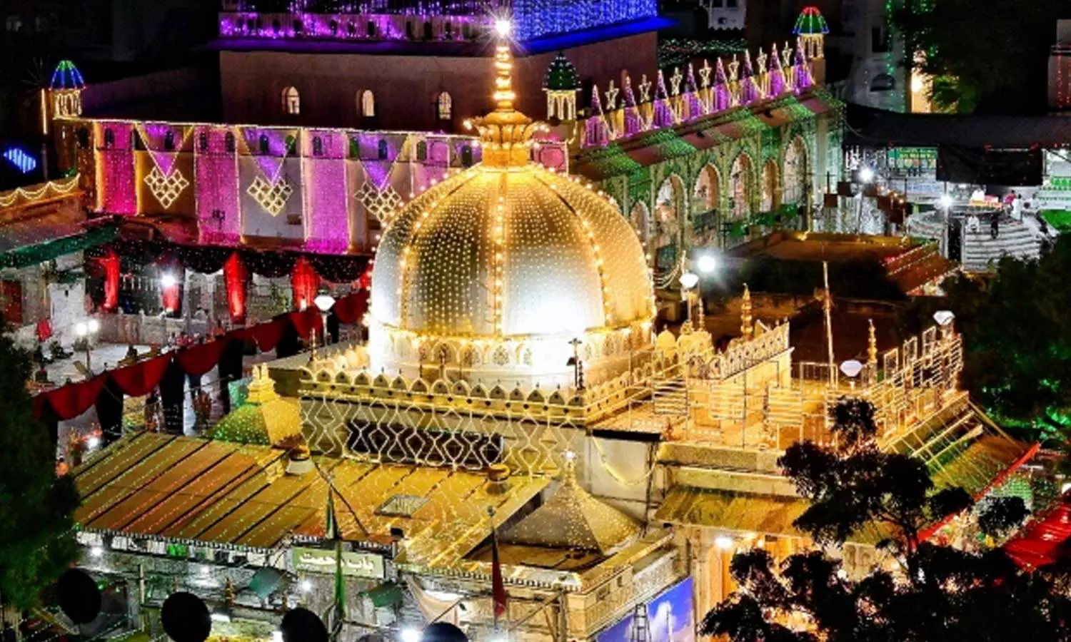 അജ്മീര് ദര്ഗയുടെ രാത്രികാല ദൃശ്യം അജ്മീര് ദര്ഗയുടെ രാത്രികാല ദൃശ്യം