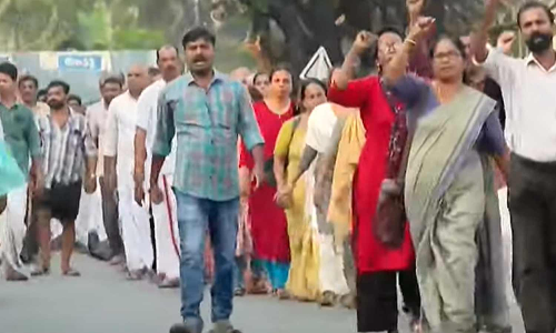 ഡീസൽ ചോർച്ച; എലത്തൂർ എച്ച്പിസിഎൽ ഡിപ്പോയിലേക്ക് ബഹുജന മാർച്ച്, പ്ലാന്റ് അടച്ചുപൂട്ടണമെന്ന് ആവശ്യം