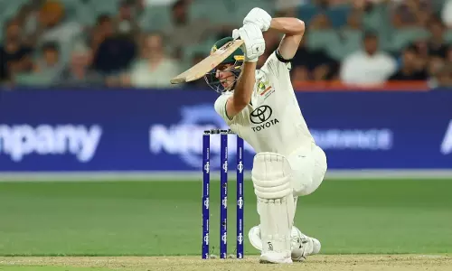 നിലയുറപ്പിച്ച് ഓസീസ്; ചരിത്ര നേട്ടവുമായി ബുംറ