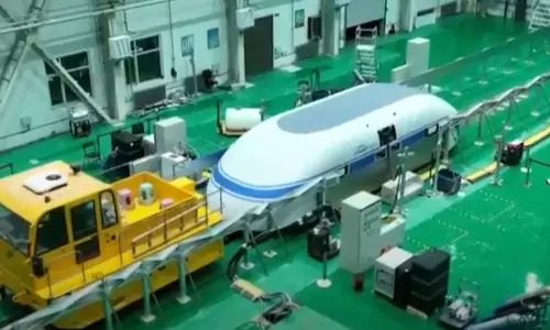 വിമാനത്തേക്കാൾ വേഗത, മണിക്കൂറിൽ 1000 കിലോമീറ്റർ വേഗത്തിലോടുന്ന ട്രെയിൻ; അമ്പരപ്പിക്കാനൊരുങ്ങി ചൈന വിമാനത്തേക്കാൾ വേഗത, മണിക്കൂറിൽ 1000 കിലോമീറ്റർ വേഗത്തിലോടുന്ന ട്രെയിൻ; അമ്പരപ്പിക്കാനൊരുങ്ങി ചൈന