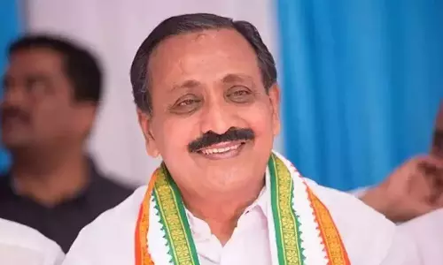 എം.കെ രാഘവൻ എംപിയെ തടഞ്ഞ കോണ്‍ഗ്രസ് പ്രവർത്തകർക്ക് സസ്പെൻഷൻ