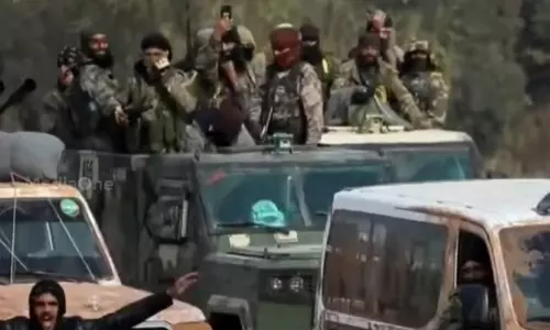 സിറിയൻ വിമതർ ദമസ്കസിനടുത്ത്; രാജ്യം വിടുമെന്ന അഭ്യൂഹങ്ങൾ തള്ളി ബശ്ശാറുൽ അസദ്