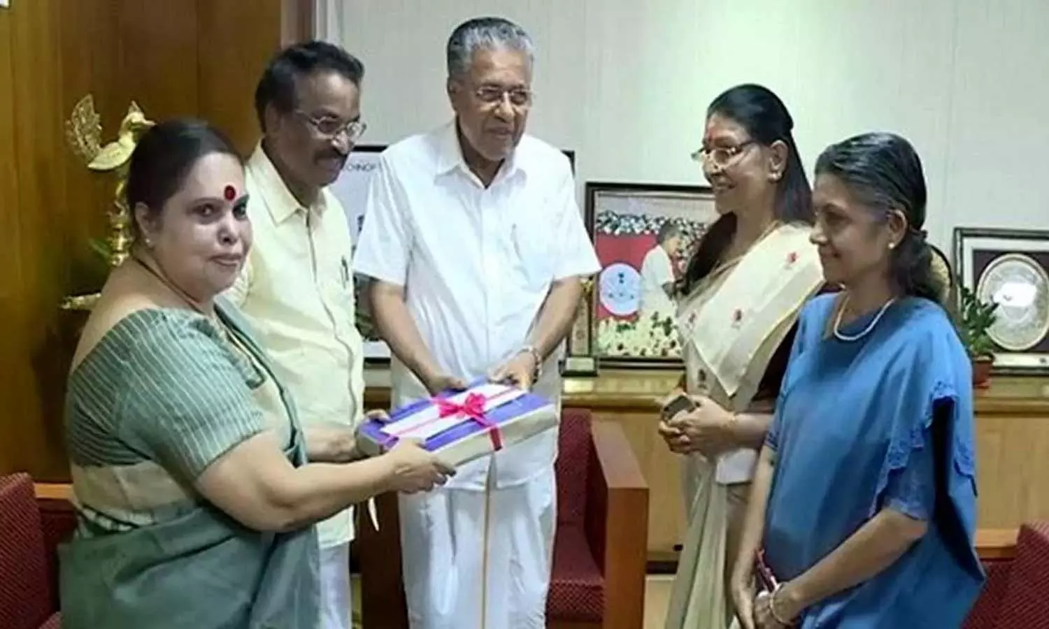 ഹേമ കമ്മിറ്റി റിപ്പോർട്ട്; വിവരാവകാശ കമ്മീഷനിൽ അട്ടിമറി? മറച്ചുവെച്ച ഭാഗങ്ങൾ പുറത്തുവരാതിരിക്കാൻ നീക്കം നടന്നതായി സൂചന