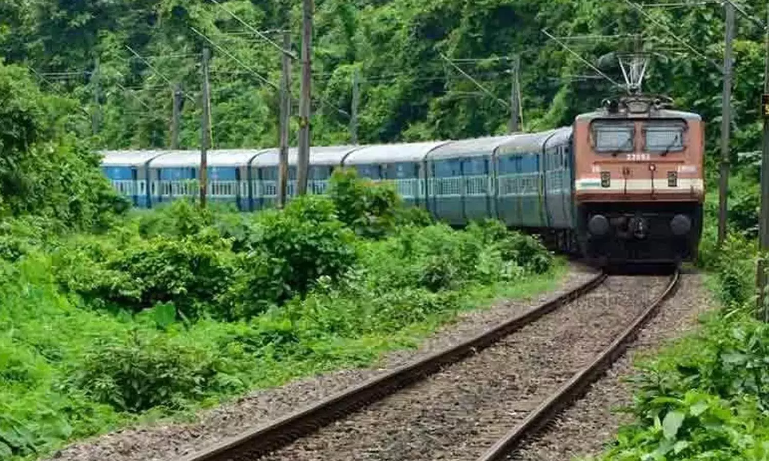 ട്രെയിനിൽ യുവതിക്കെതിരെ ലൈംഗികാതിക്രമം; അഗളി സിഐ ഒളിവിൽ