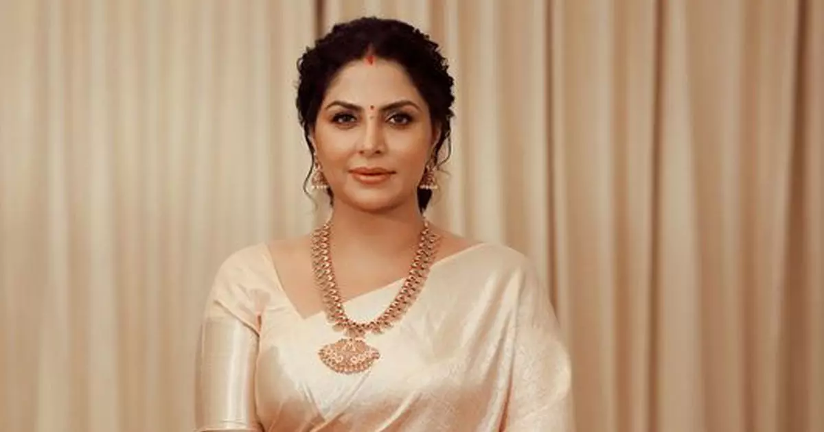 സ്കൂൾ കലോത്സവത്തിന് ഒരു രൂപ പോലും വാങ്ങിയിട്ടില്ല, ദുബൈയിൽ നിന്ന് സ്വന്തം ചെലവിലാണ് വന്നത് - ആശാ ശരത് സ്കൂൾ കലോത്സവത്തിന് ഒരു രൂപ പോലും വാങ്ങിയിട്ടില്ല, ദുബൈയിൽ നിന്ന് സ്വന്തം ചെലവിലാണ് വന്നത് - ആശാ ശരത്