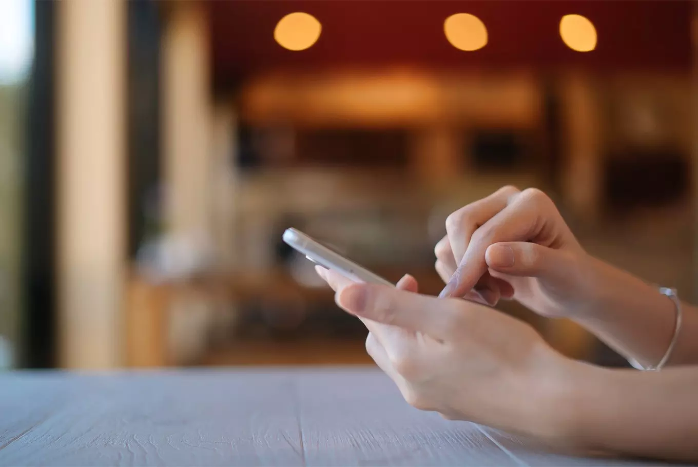 In China, a woman won 10,000 yuan for abstaining from phone and staying calm for 8 hours In China, a woman won 10,000 yuan for abstaining from phone and staying calm for 8 hours