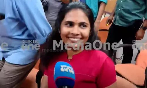 മുന്നോട്ടുള്ള ജീവിതത്തിന് ഒരു കൈത്താങ്ങായി; ശ്രുതി ഇനി സർക്കാർ ഉദ്യോഗസ്ഥ, ജോലിയിൽ പ്രവേശിച്ചു മുന്നോട്ടുള്ള ജീവിതത്തിന് ഒരു കൈത്താങ്ങായി; ശ്രുതി ഇനി സർക്കാർ ഉദ്യോഗസ്ഥ, ജോലിയിൽ പ്രവേശിച്ചു