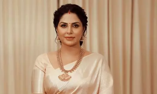 സ്കൂൾ കലോത്സവത്തിന് ഒരു രൂപ പോലും വാങ്ങിയിട്ടില്ല, ദുബൈയിൽ നിന്ന് സ്വന്തം ചെലവിലാണ് വന്നത് - ആശാ ശരത്