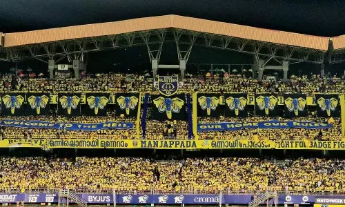 ‘മടുത്തു, ഇനി വയ്യ’; ടിക്കറ്റ് വിൽപ്പനയിൽ നിന്നും വിട്ടുനിൽക്കുമെന്ന് മഞ്ഞപ്പട, സ്റ്റേഡിയത്തിന് അകത്തും പുറത്തും പ്രതിഷേധം