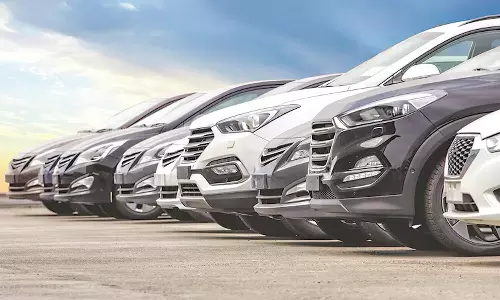 ഡിസംബറിൽ വമ്പൻ ഡിസ്കൗണ്ട്; 2025ൽ വില വർധിപ്പിക്കാൻ വാഹന കമ്പനികൾ