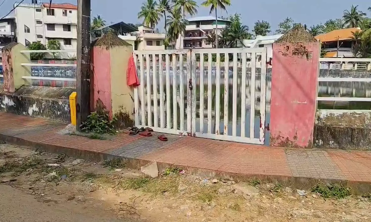 തിരുവനന്തപുരത്ത് ക്ഷേത്രക്കുളത്തിൽ മുങ്ങി രണ്ടുപേർക്ക് ദാരുണാന്ത്യം തിരുവനന്തപുരത്ത് ക്ഷേത്രക്കുളത്തിൽ മുങ്ങി രണ്ടുപേർക്ക് ദാരുണാന്ത്യം