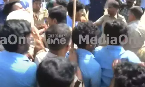 തോട്ടട ഐടിഐ സംഘർഷം; കണ്ണൂർ ജില്ലയിൽ നാളെ കെഎസ്യു പഠിപ്പ് മുടക്ക് പ്രഖ്യാപിച്ചു തോട്ടട ഐടിഐ സംഘർഷം; കണ്ണൂർ ജില്ലയിൽ നാളെ കെഎസ്യു പഠിപ്പ് മുടക്ക് പ്രഖ്യാപിച്ചു