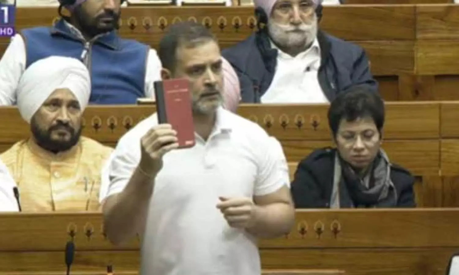 മനുസ്മൃതിയാണ് ഭരണഘടനയെന്ന് പറഞ്ഞ സവർക്കറെ ബിജെപി തള്ളിപ്പറയുമോ?; ആർഎസ്എസിനെതിരെ ആഞ്ഞടിച്ച് രാഹുൽ ഗാന്ധി മനുസ്മൃതിയാണ് ഭരണഘടനയെന്ന് പറഞ്ഞ സവർക്കറെ ബിജെപി തള്ളിപ്പറയുമോ?; ആർഎസ്എസിനെതിരെ ആഞ്ഞടിച്ച് രാഹുൽ ഗാന്ധി