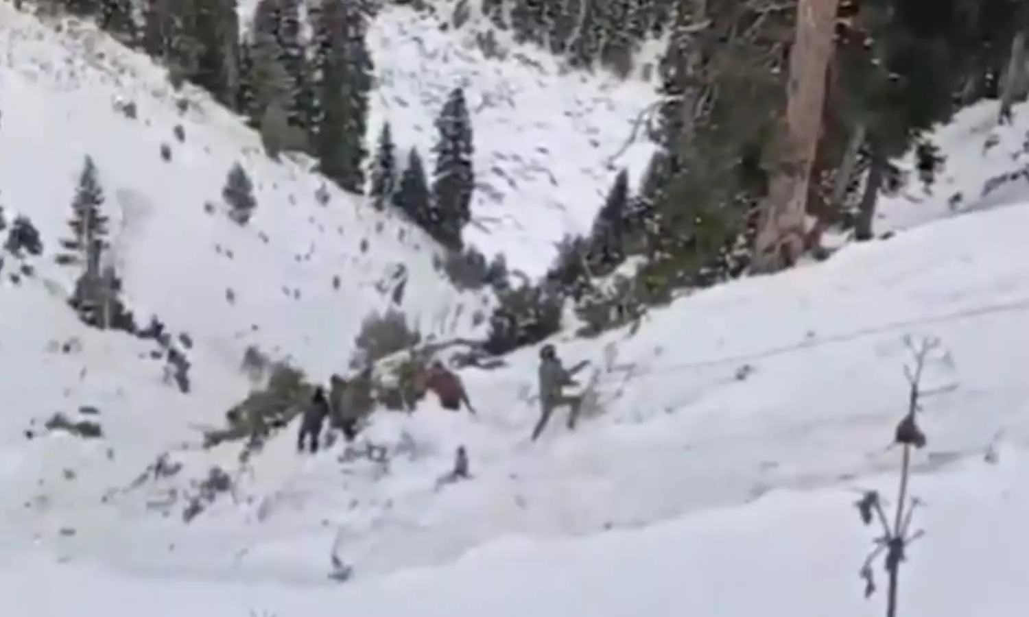 ജമ്മു കശ്മീരിൽ സൈനികവാഹനം കൊക്കയിലേക്ക് മറിഞ്ഞ് അപകടം ജമ്മു കശ്മീരിൽ സൈനികവാഹനം കൊക്കയിലേക്ക് മറിഞ്ഞ് അപകടം