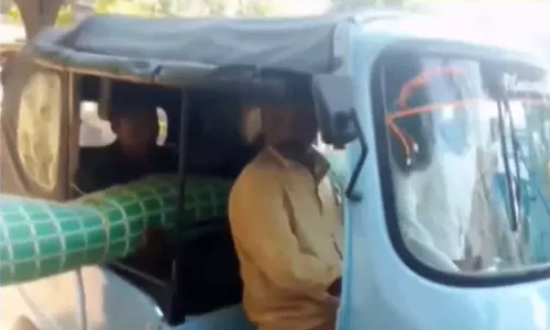 ആംബുലൻസ് നൽകിയില്ലെന്ന് പരാതി; വയനാട് ആദിവാസി വായോധികയുടെ മൃതദേഹം ശ്മശാനത്തിലെത്തിച്ചത് ഓട്ടോയിൽ